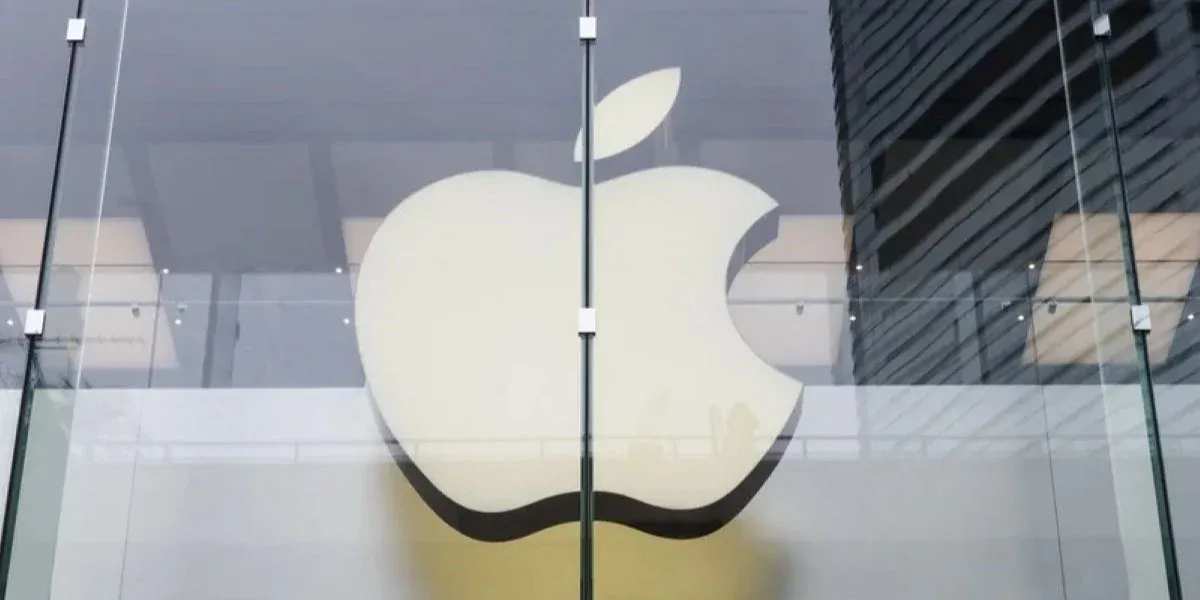 Apple-Sued-Over-Alleged-Use-of-Pirated-Books-in-AI-Training.