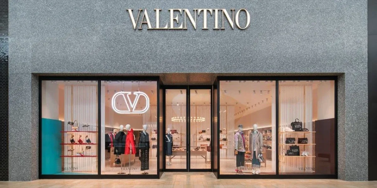 Valentino-Faces-Backlash-Over-AI-Generated-Handbag-Advertisements.
