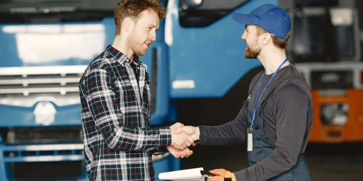 How is license plate recognition software used to support field service fleets?