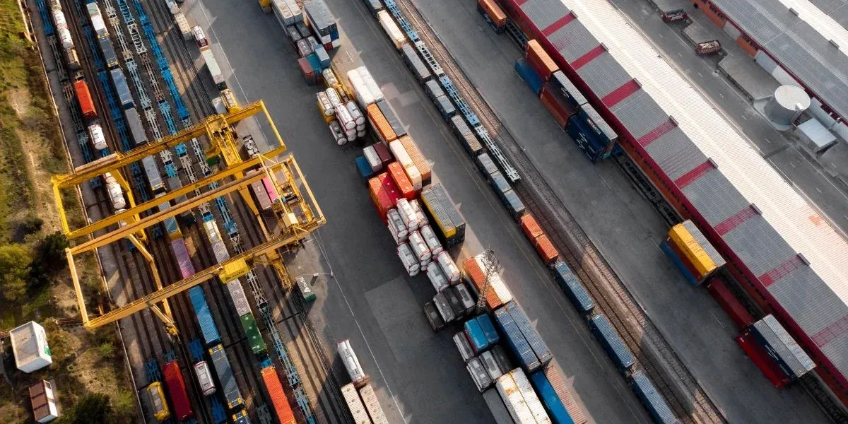 How is license plate recognition software used to support field service fleets?