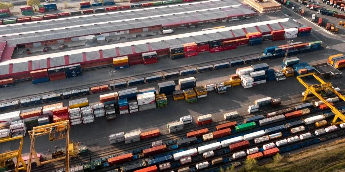 How Urban Fleets Connect with Smart Infrastructure